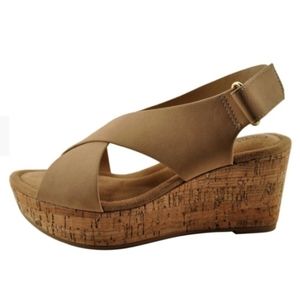 CITY CLASSIFIED MASON WEDGE TAN SANDALS SIZE 8